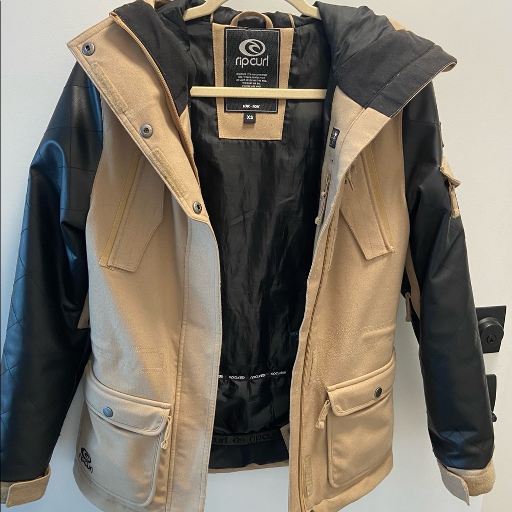 Rip Curl, XS , snowboard jacket. Beige & Black